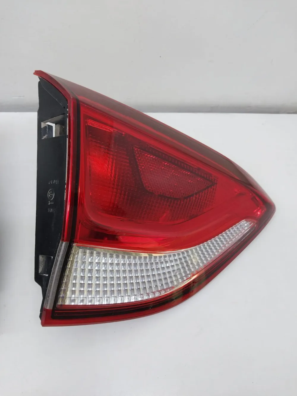 FARO TRASERO INTERIOR LADO DERCHO CHEVROLET SPIN 2019