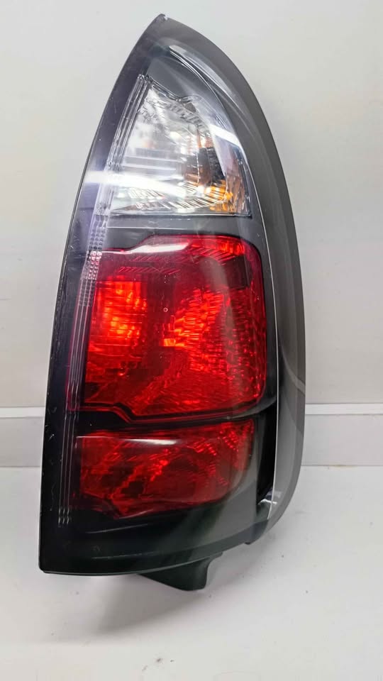 Faro Trasero Original Usado Citroën C3 AirCroos Fume con Portalámparas Lado Derecho 2016 al 2022